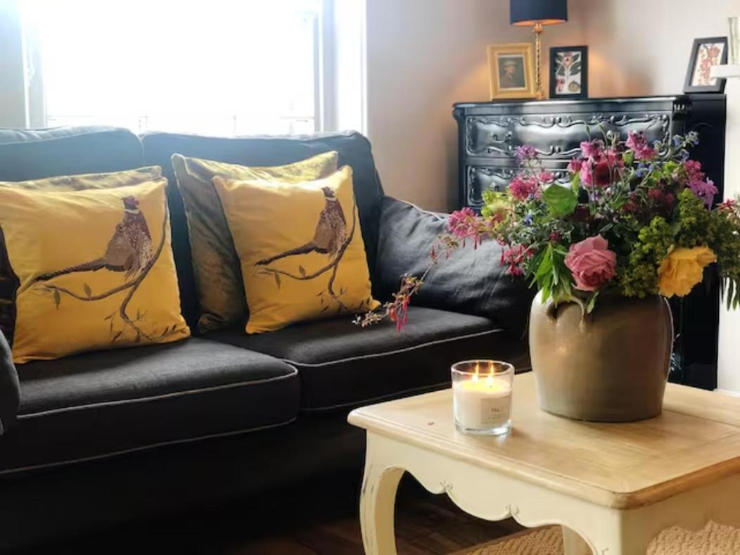Pass The Keys Old Beams Luxury Style & Comfort In Town Centre Bakewell Exterior photo